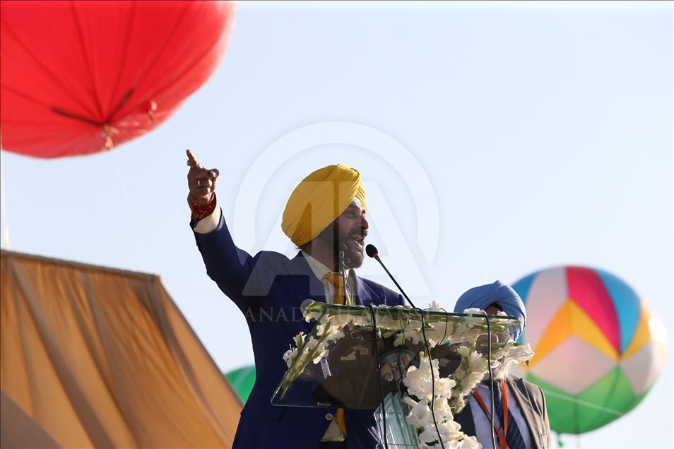 Hindistanlı hacıların Pakistan'a vizesiz girmesini sağlayan Kartarpur Koridoru açıldı