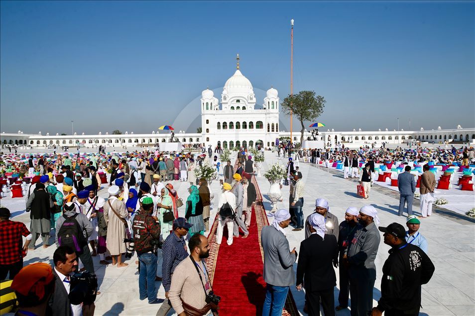 Hindistanlı hacıların Pakistan'a vizesiz girmesini sağlayan Kartarpur Koridoru açıldı