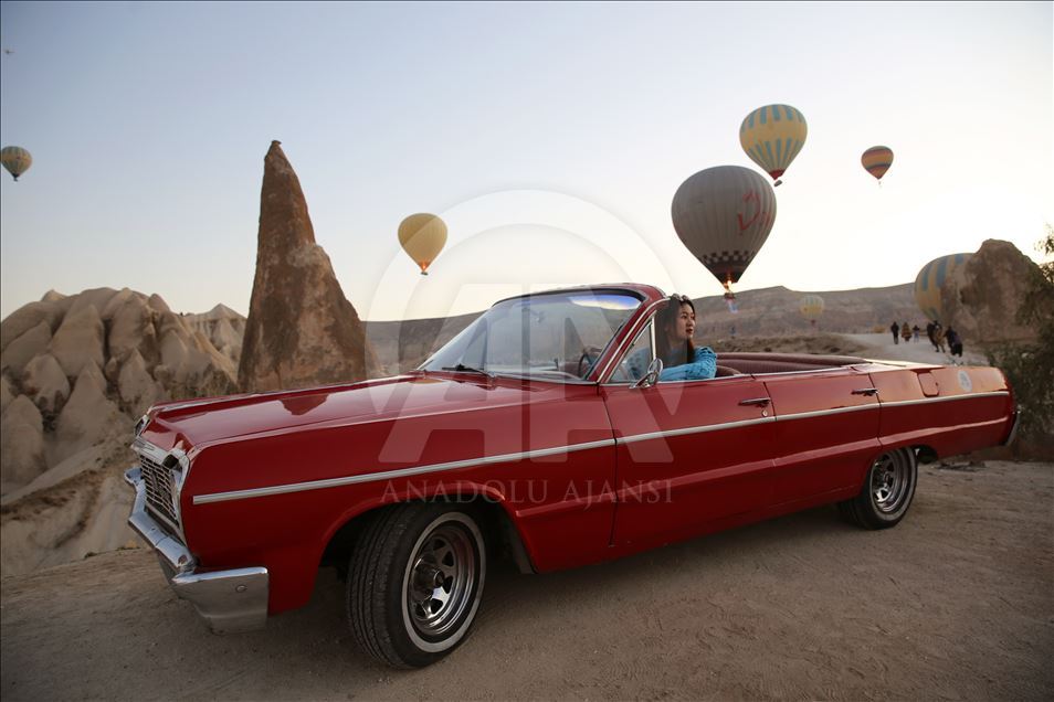 Kapadokya'nın masalsı güzelliği balonlarla renkleniyor