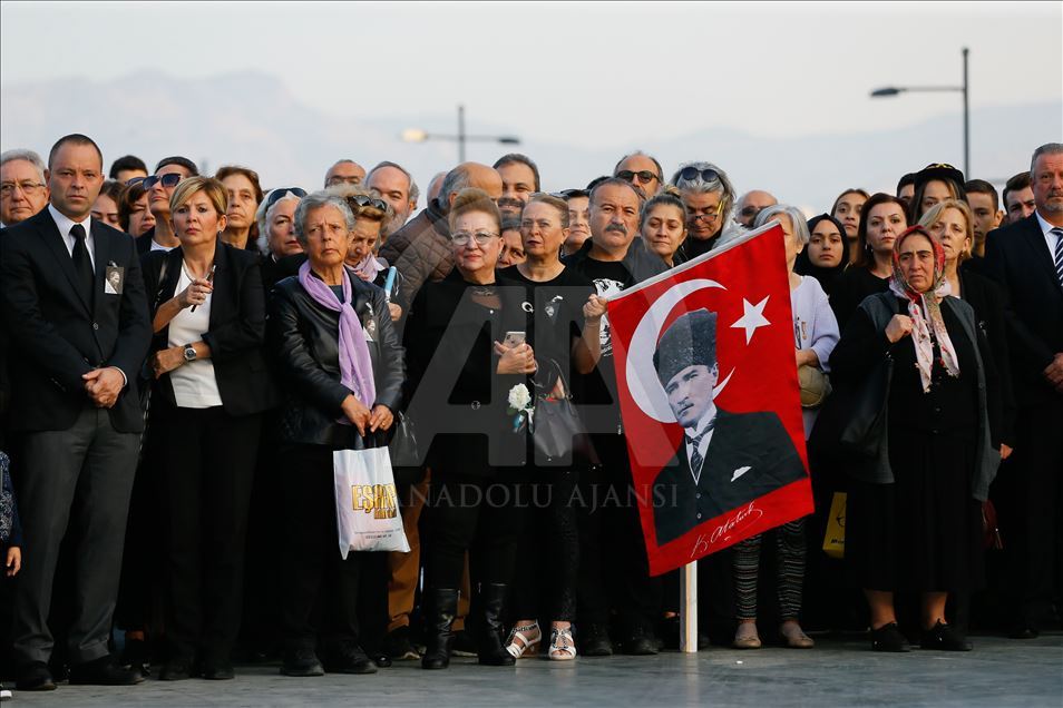 Büyük Önder Atatürk'ü anıyoruz