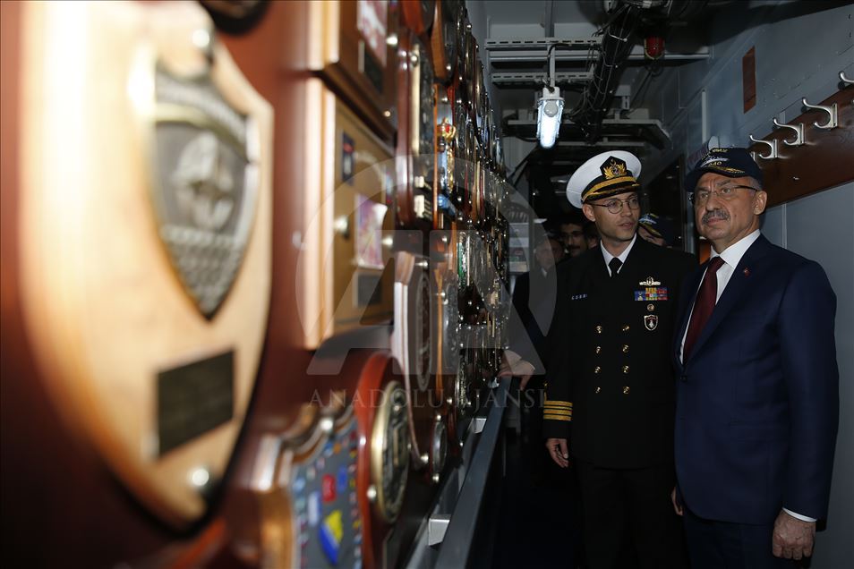 Cumhurbaşkanı Yardımcısı Oktay, TCG Yavuz Fırkateyni'ni ziyaret etti