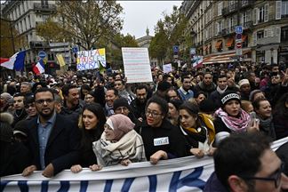 Hiljade ljudi na ulicama Pariza na protestima protiv islamofobije