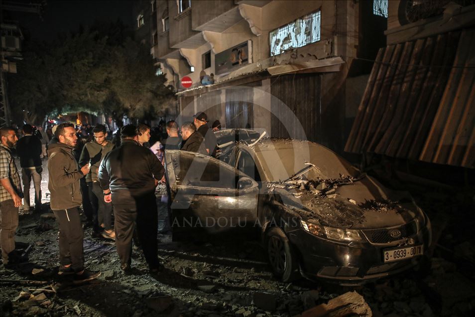 İsrail ordusu Gazze'yi bombaladı