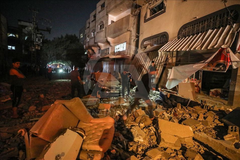 İsrail ordusu Gazze'yi bombaladı