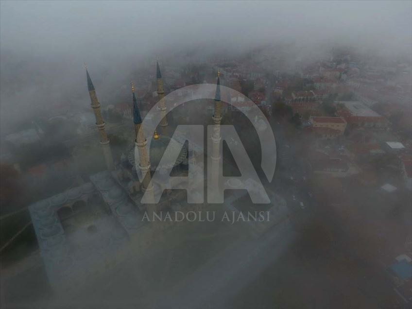 La niebla invade Edirne, Turquía