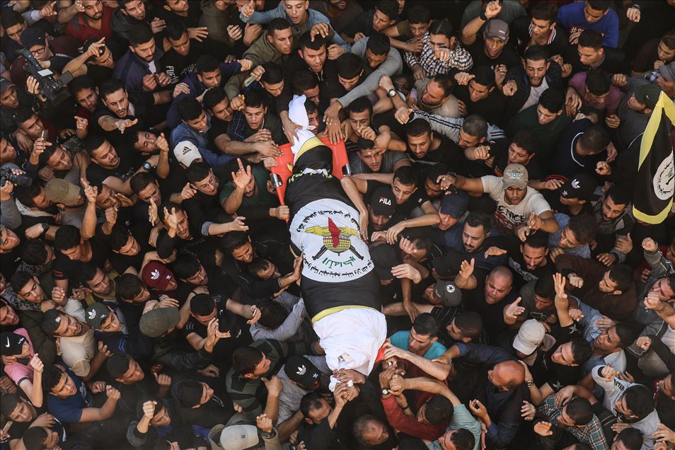 غزة.. الآلاف يشيّعون جثمان "ابو العطا" القائد في "سرايا القدس"