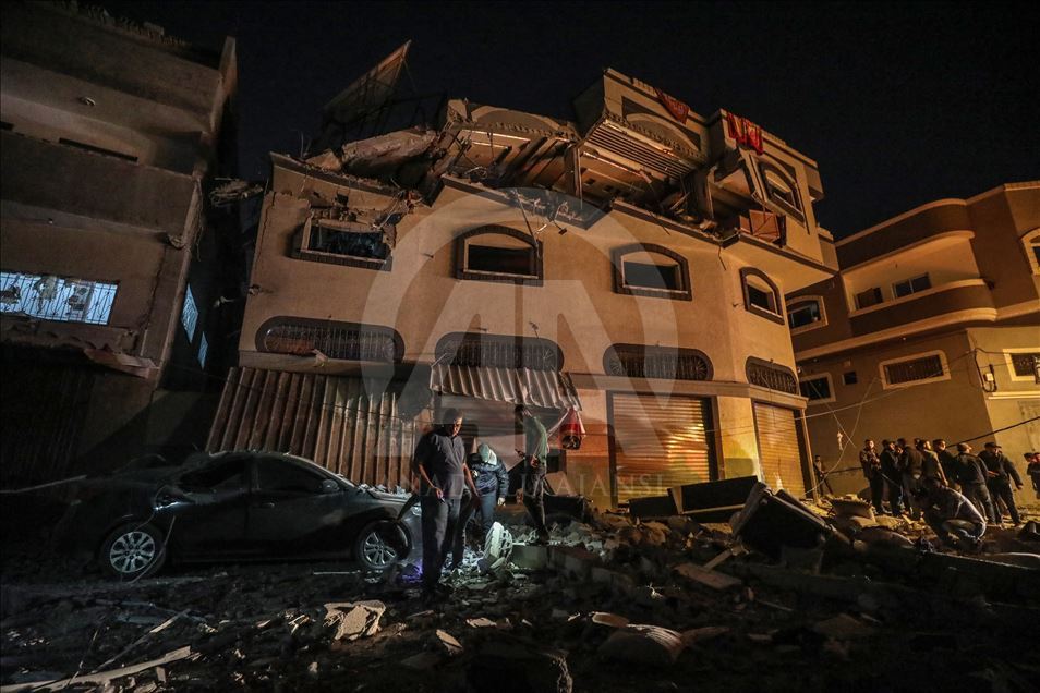 İsrail ordusu Gazze'yi bombaladı