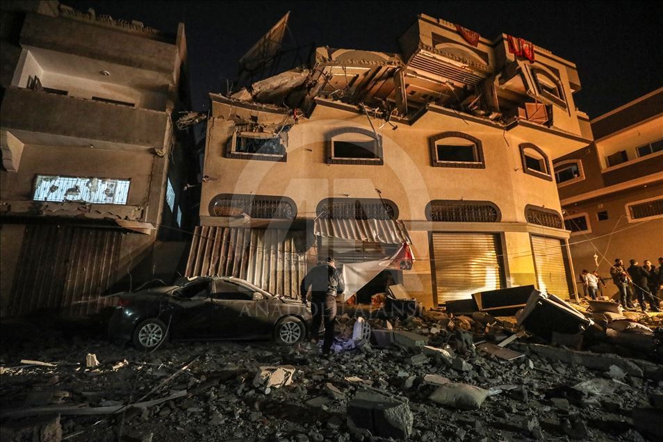 İsrail ordusu Gazze'yi bombaladı