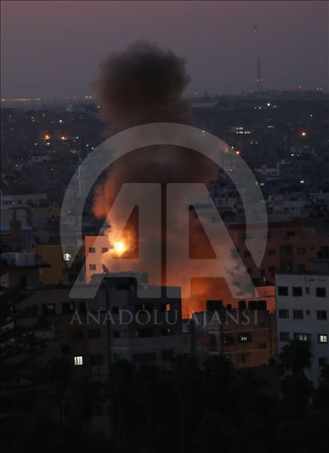 İsrail ordusu Gazze'yi bombaladı