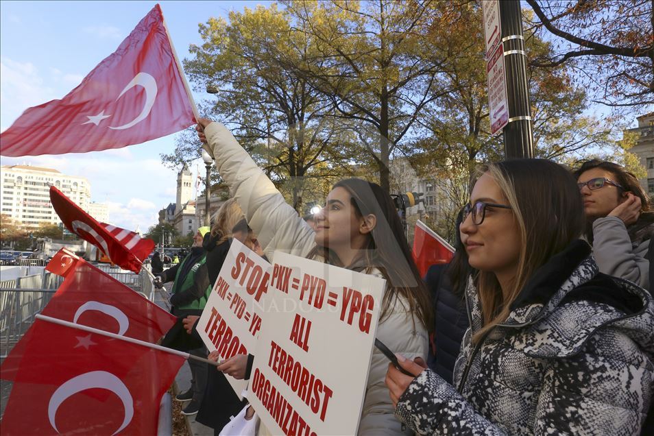أتراك يستقبلون أردوغان بحفاوة في واشنطن
