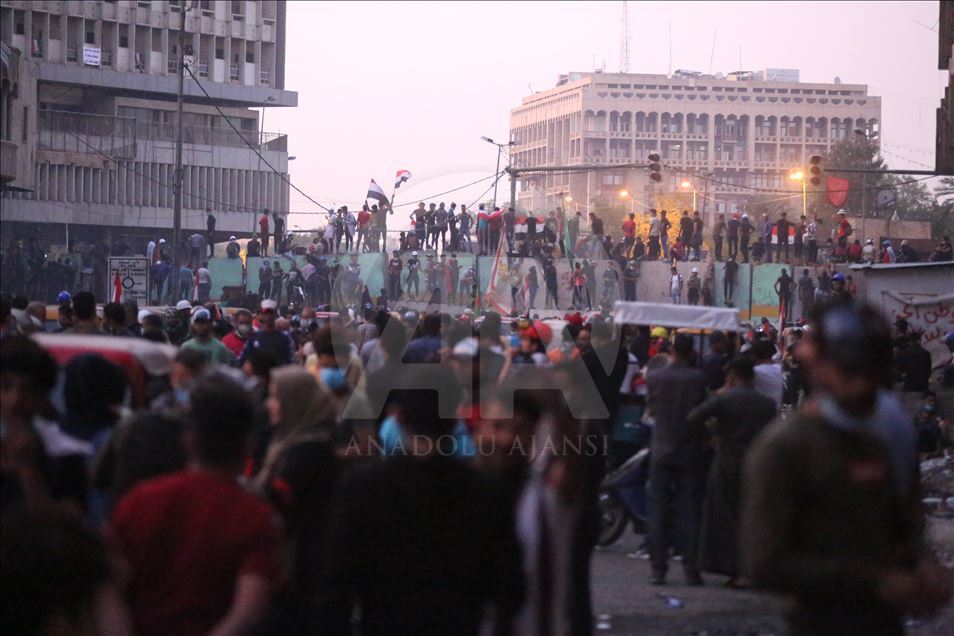 Irak'ta hükümet karşıtı gösteriler sürüyor
