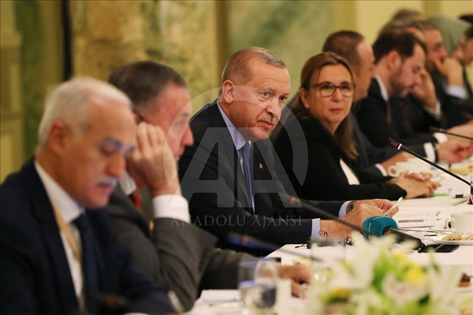 أردوغان يشارك في اجتماع دائرة مستديرة حول الاقتصاد بواشنطن
