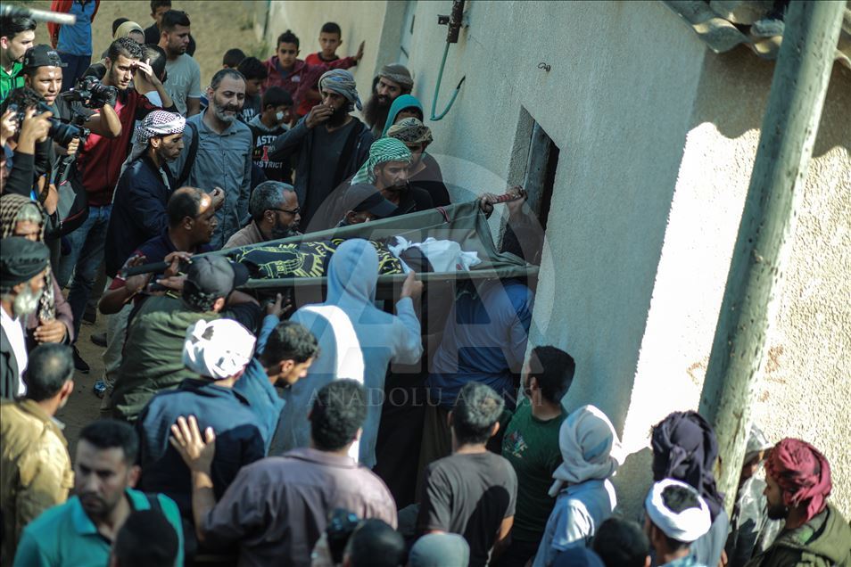 تشييع جثامين ثمانية شهداء من عائلة واحدة وسط قطاع غزة