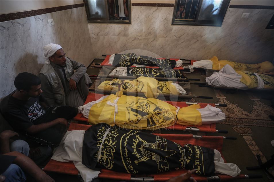 تشييع جثامين ثمانية شهداء من عائلة واحدة وسط قطاع غزة