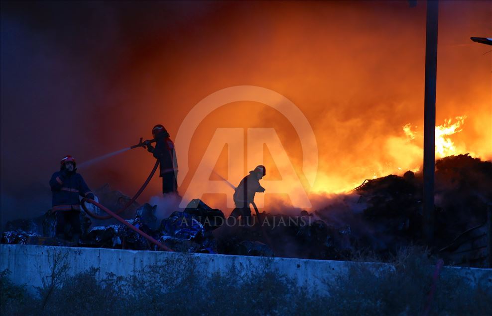Sakarya'da geri dönüşüm fabrikasında yangın