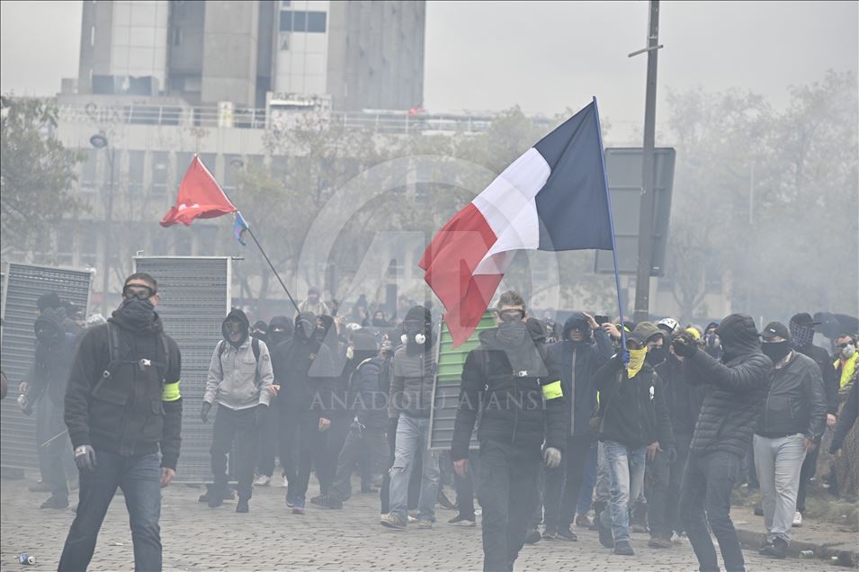 Chalecos amarillos protestan en Francia para conmemorar su primer aniversario