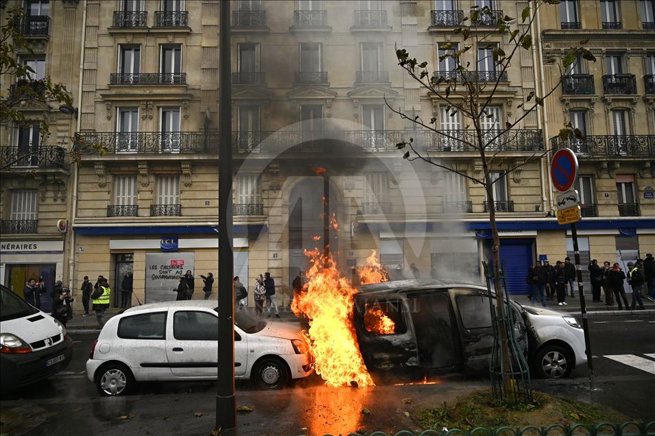 Fransa'da sarı yelekliler gösterilerin birinci yılında sokaklarda