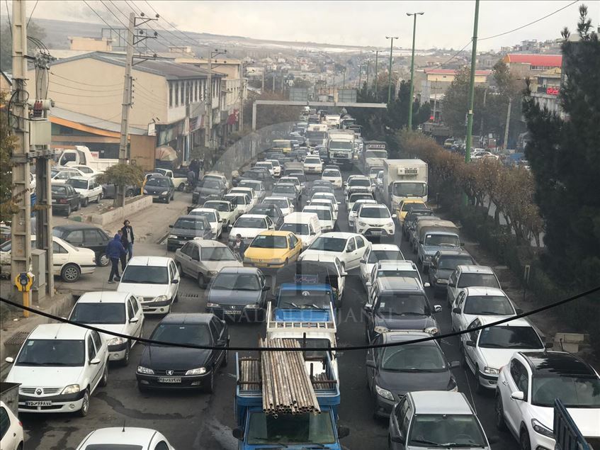 İran'da benzin zammı protestoları sürüyor 