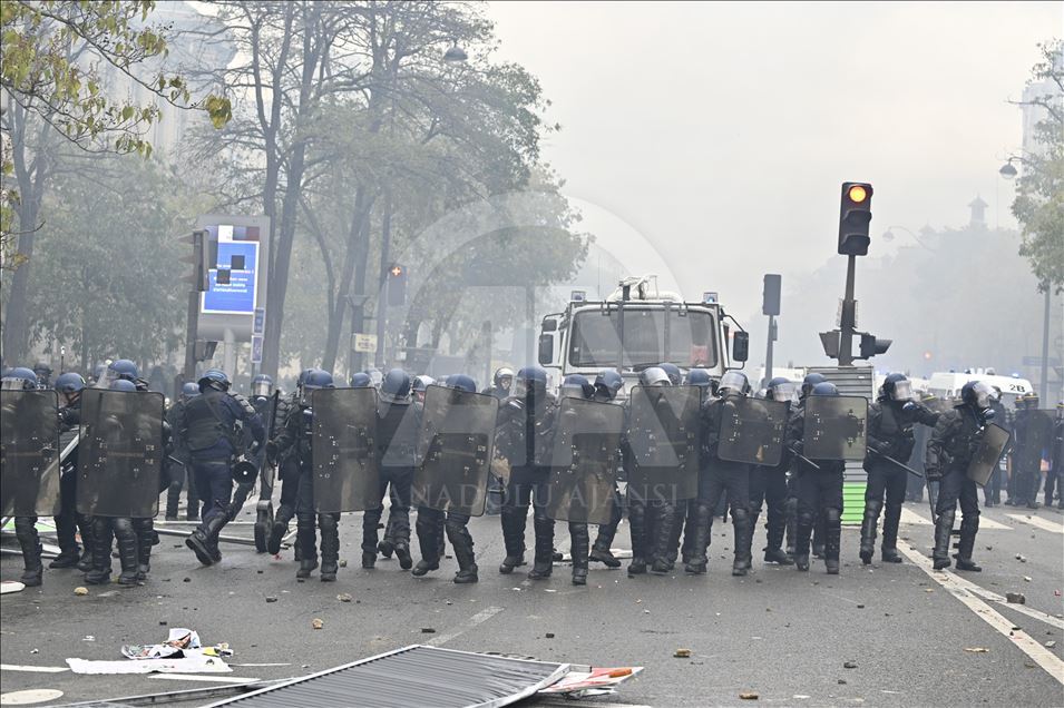 Chalecos amarillos protestan en Francia para conmemorar su primer aniversario