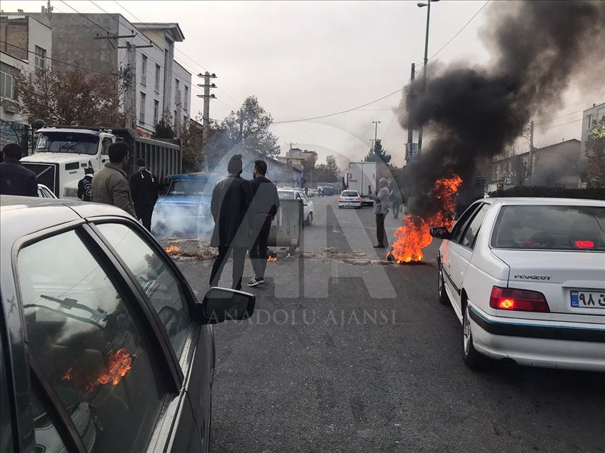 İran'da benzin zammını protestoları sürüyor