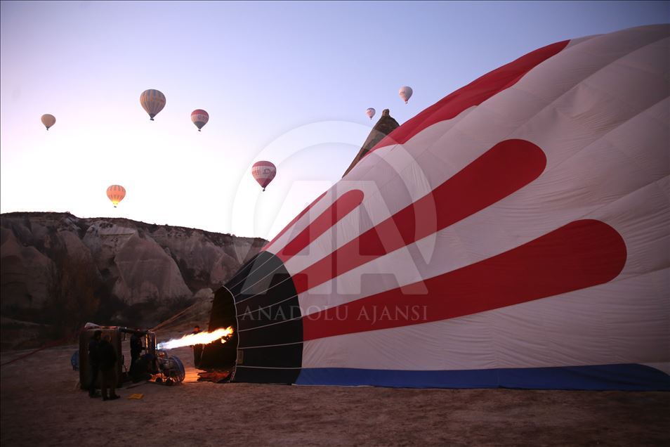 Globos vuelan sobre Cappadocia