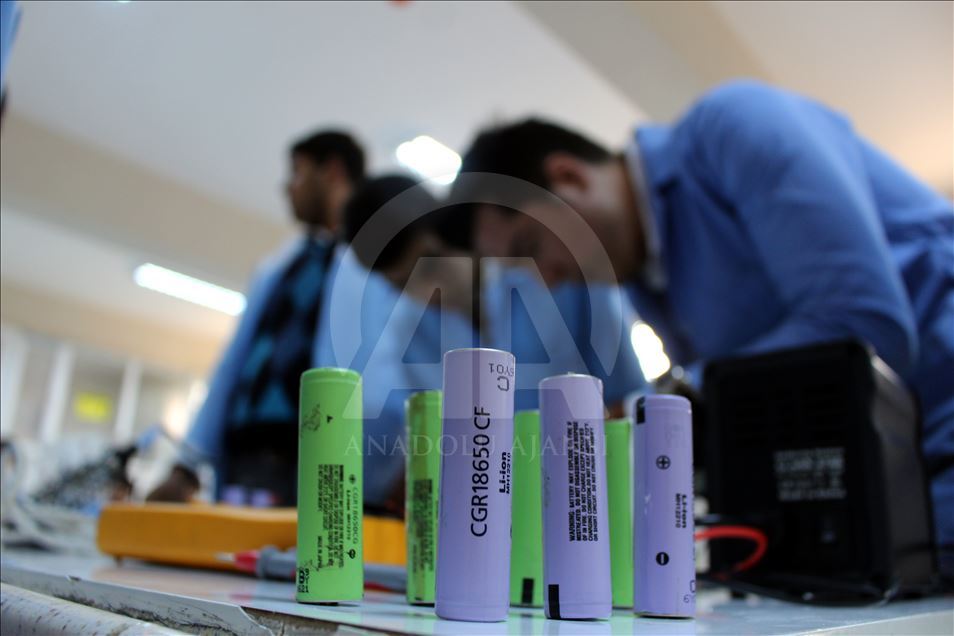 Students produce power bank from waste battery in Hatay, Turkey