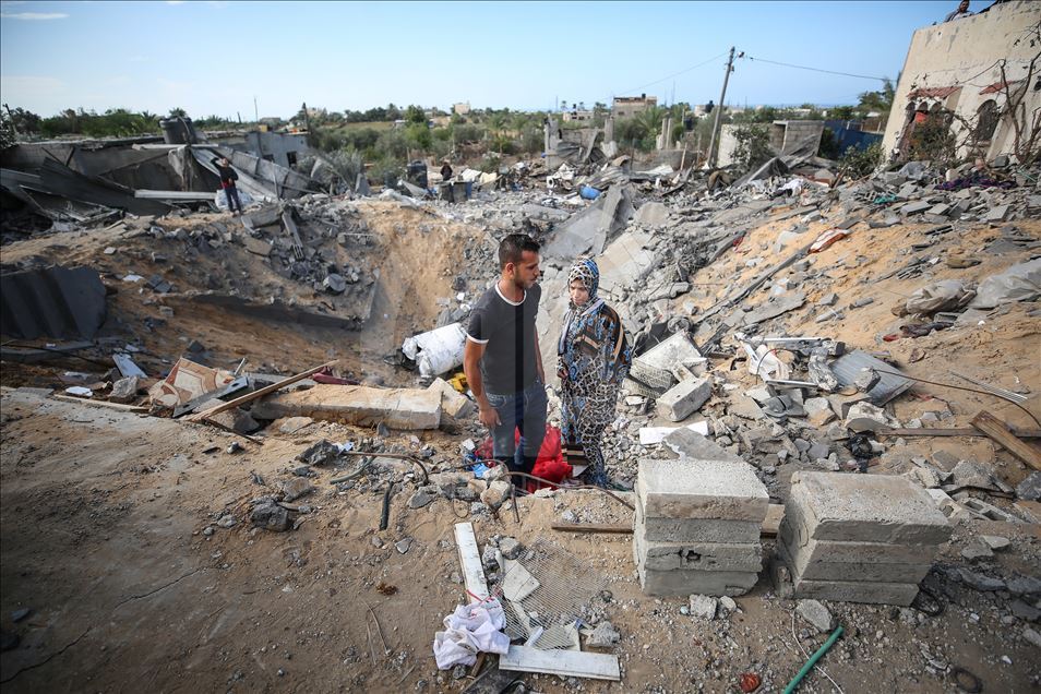 Gazzeli yeni evli çiftin hem evleri hem hayalleri yıkıldı
