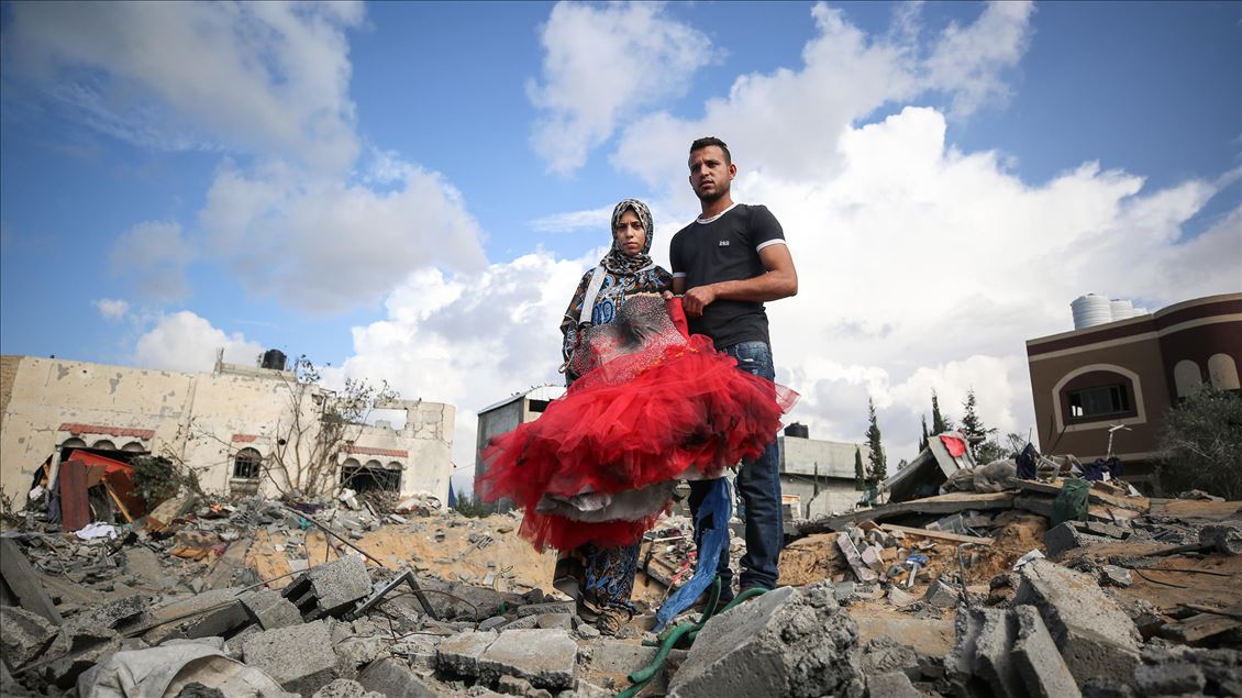 Gazzeli yeni evli çiftin hem evleri hem hayalleri yıkıldı

