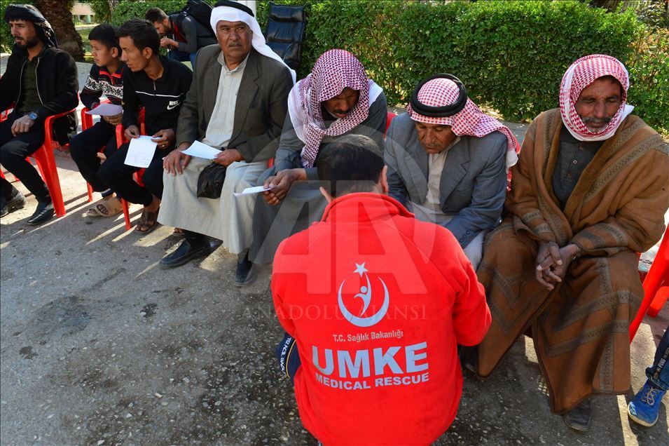"جيش المتطوعين" التركي يقدم خدماته الصحية في منطقة "نبع السلام"
