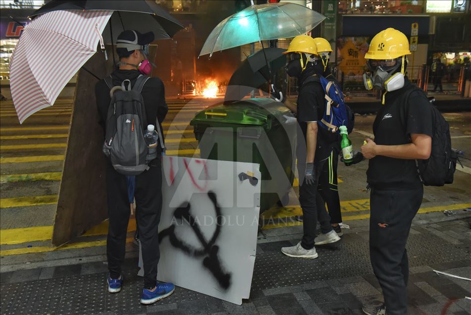 Hong Kong'da protestolar sürüyor
