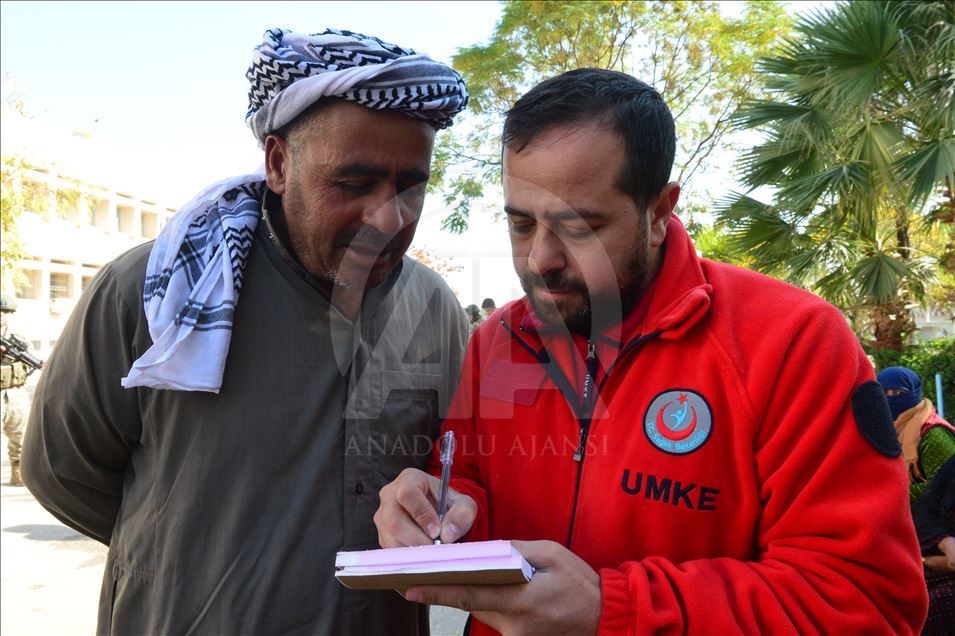 "جيش المتطوعين" التركي يقدم خدماته الصحية في منطقة "نبع السلام"
