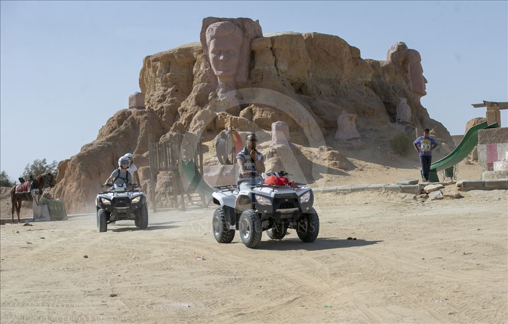 "توزر".. روح السياحة المحلية والوافدة في قلب الجنوب التونسي