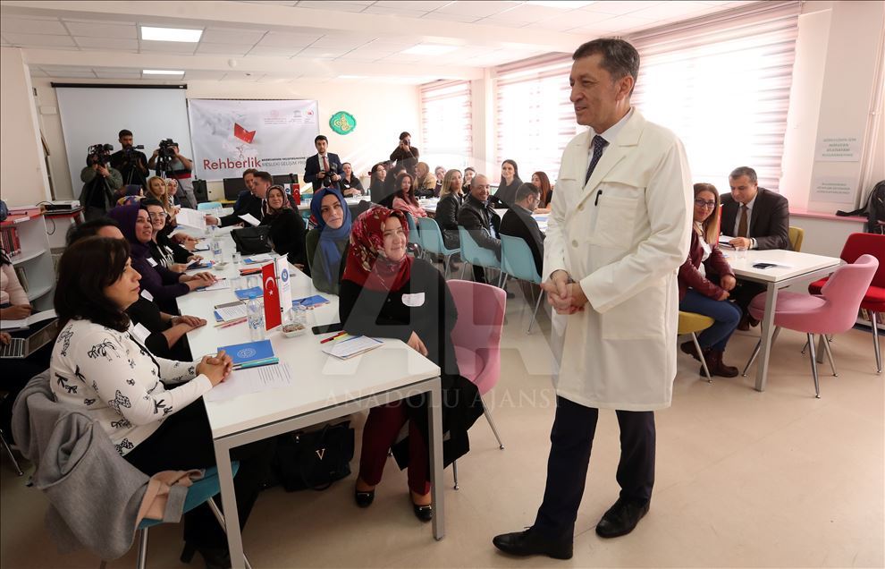 Bakan Selçuk'tan öğretmenlere "sınıf içi rehberlik" dersi