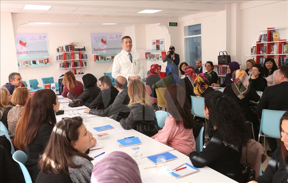 Bakan Selçuk'tan öğretmenlere "sınıf içi rehberlik" dersi
