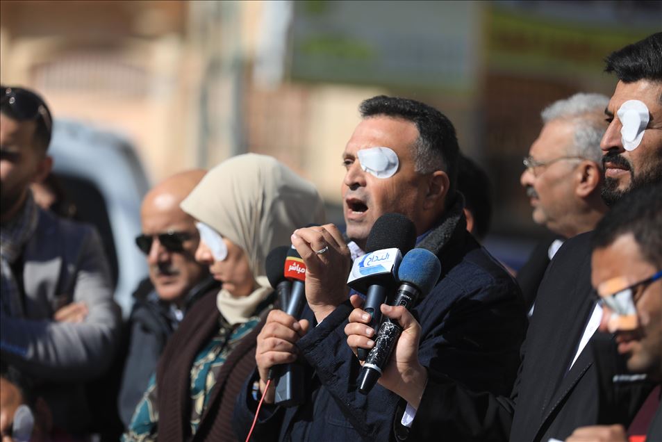 صحفيون فلسطينيون يتضامنون مع المصور "عمارنة"