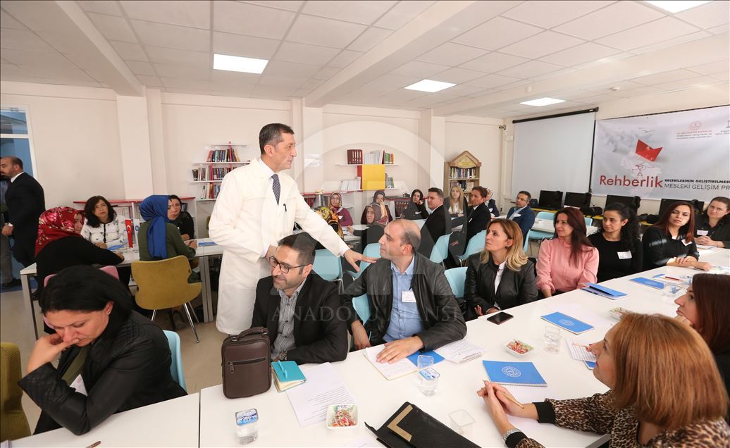 Bakan Selçuk'tan öğretmenlere "sınıf içi rehberlik" dersi