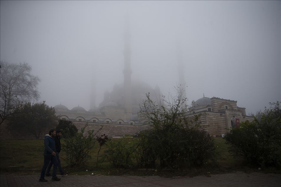 الضباب الكثيف يغطي مدينة أدرنة التركية