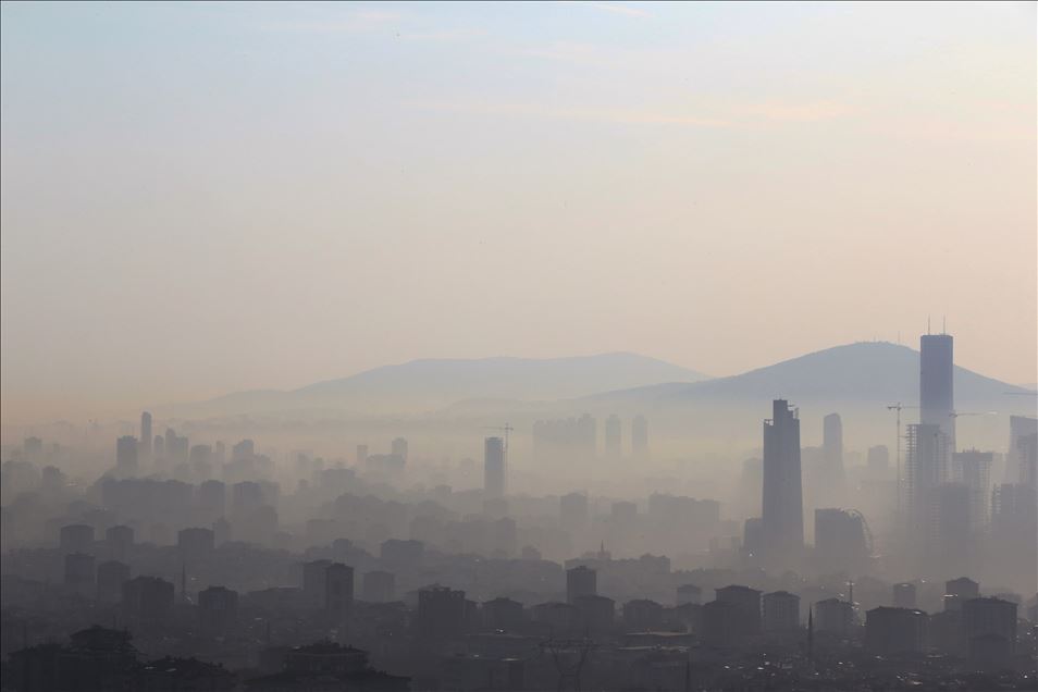 الضباب الكثيف يغطي مدينة إسطنبول التركية