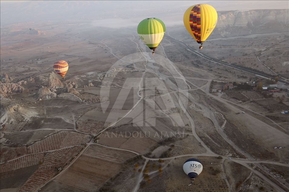 پرواز تفریحی با بالن بر فراز کاپادوکیای ترکیه