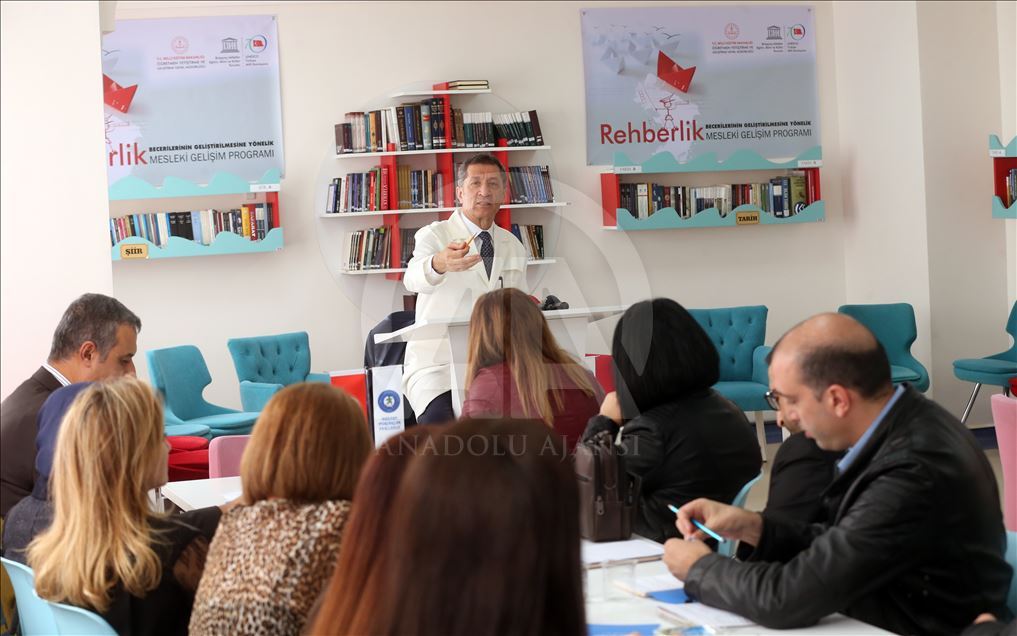 Bakan Selçuk'tan öğretmenlere "sınıf içi rehberlik" dersi