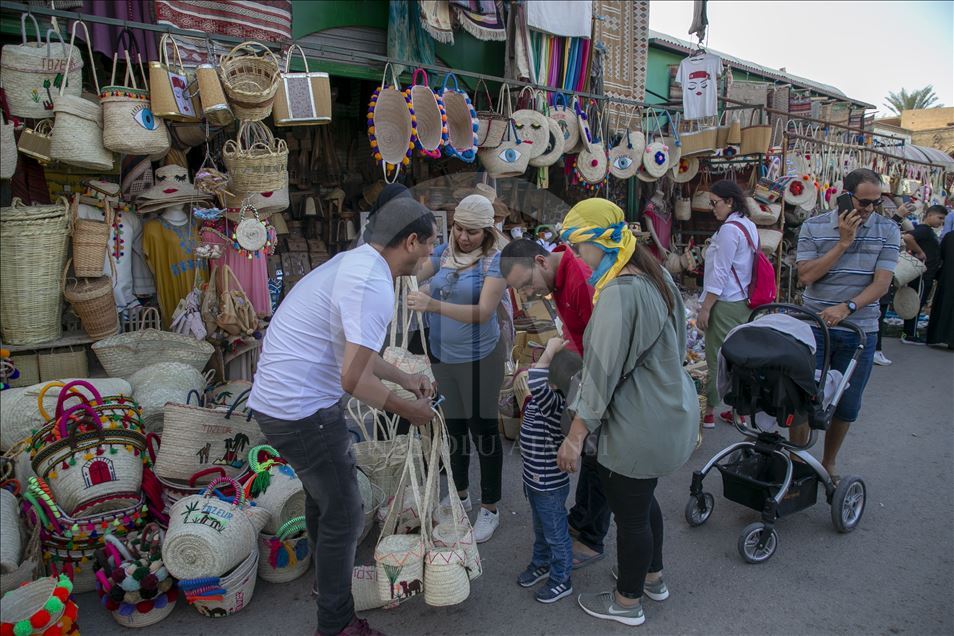 "توزر".. روح السياحة المحلية والوافدة في قلب الجنوب التونسي
