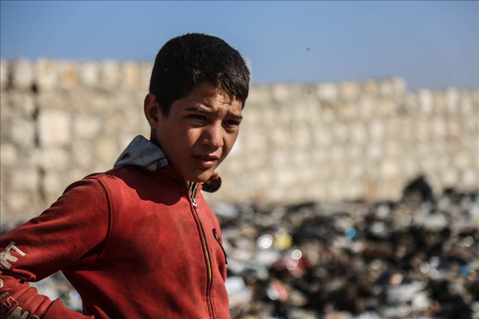 سوريا..أطفال يجبرون لترك مدارسهم للعمل بالنفايات
