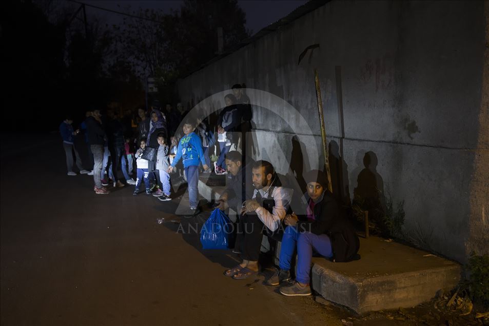 Li Yewnanistanê belengaziya koçberên bêdestûr ên ku di çadiran da dijîn
