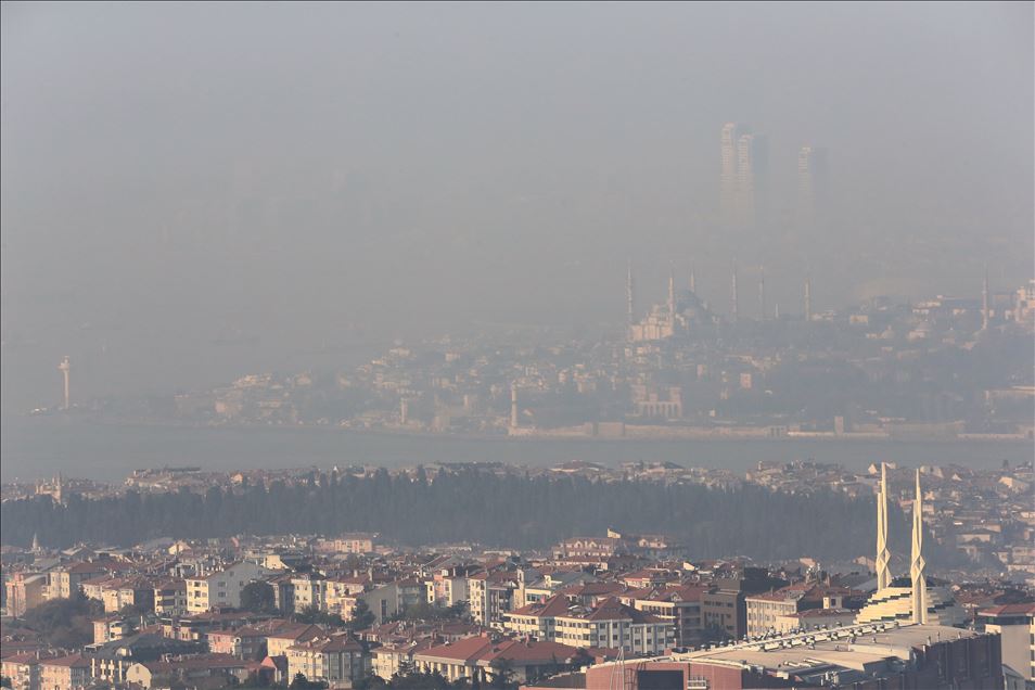 الضباب الكثيف يغطي مدينة إسطنبول التركية