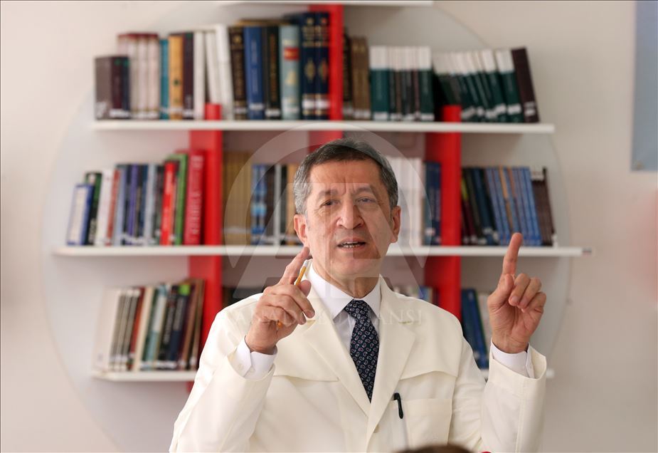 Bakan Selçuk'tan öğretmenlere "sınıf içi rehberlik" dersi