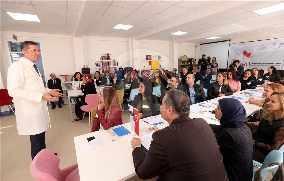 Bakan Selçuk'tan öğretmenlere "sınıf içi rehberlik" dersi