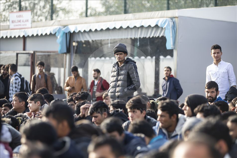 Düzensiz göçmenler Yunanistan'da yaşadıkları zorlukları anlattı