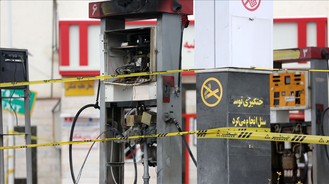 İran'daki benzin zammı protestolarından akaryakıt istasyonları zarar gördü 