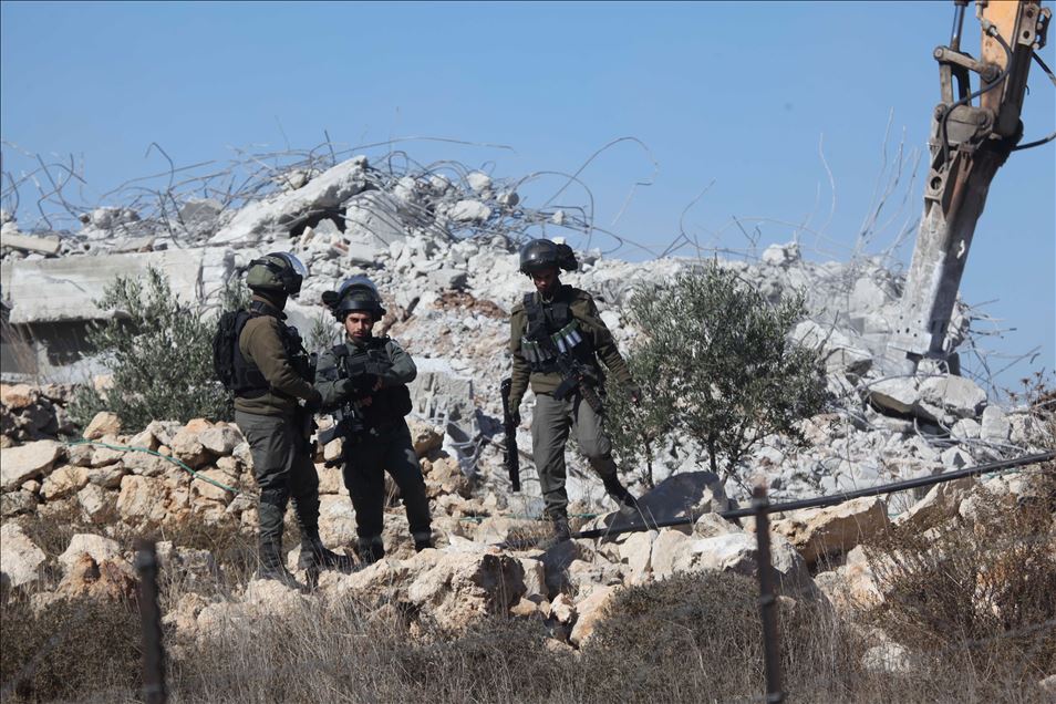 الجيش الإسرائيلي يهدم منزليْن جنوبي الضفة