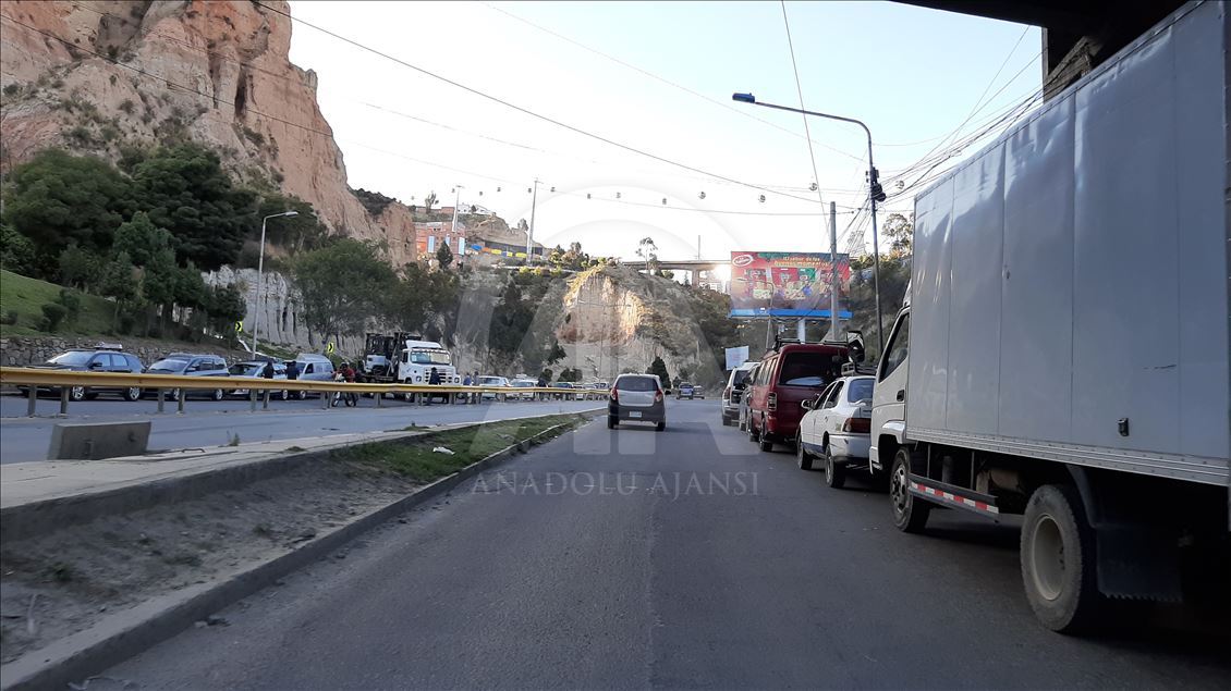 مدن بوليفيا الرئيسية تعاني أزمة وقود وأغذية بسبب المظاهرات